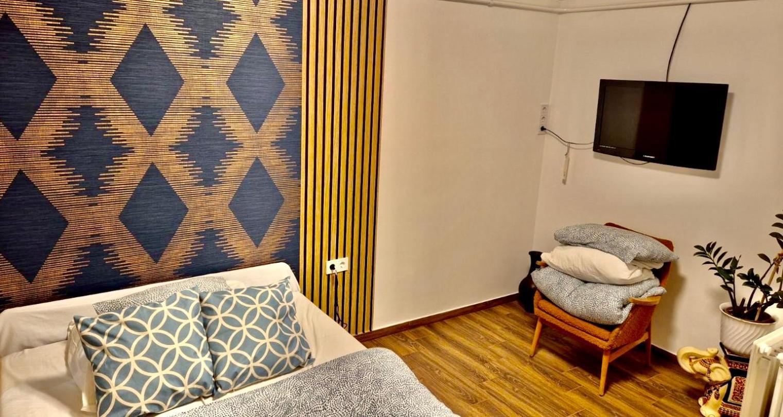 2 Rooms Retro Guesthouse In A Silent Garden Вечийш Екстер'єр фото