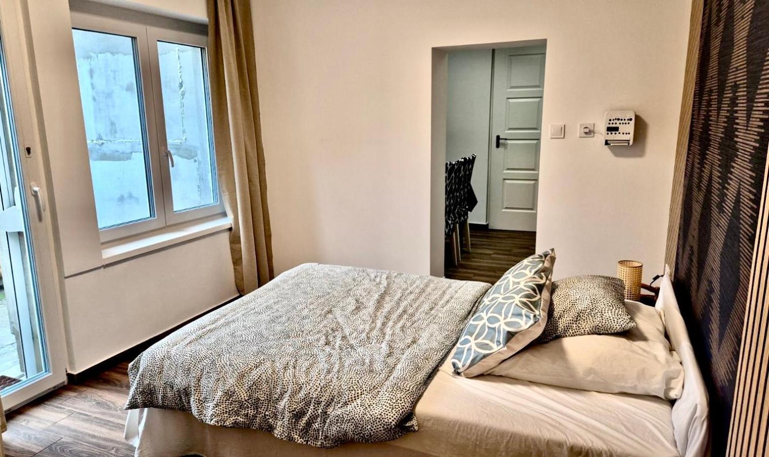 2 Rooms Retro Guesthouse In A Silent Garden Вечийш Екстер'єр фото